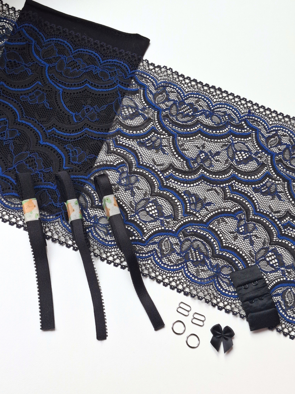 Kit Couture Lingerie - Dentelle Noire et Bleue